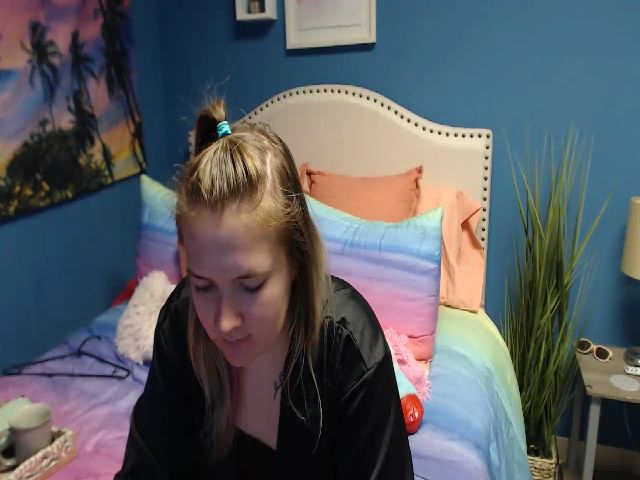 Live sex webcam photo for SnowWhiteXxxx #268726855