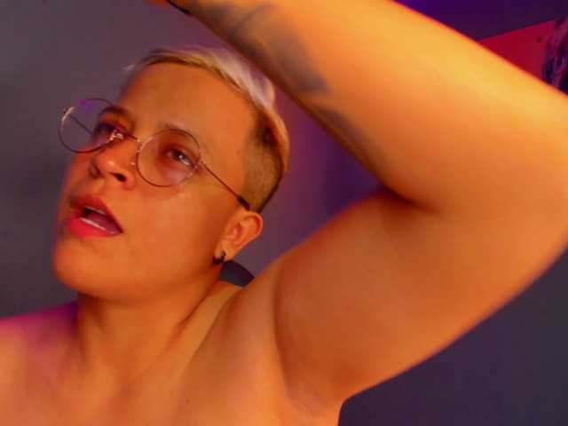 Live sex webcam photo for Sam-coner #268724599