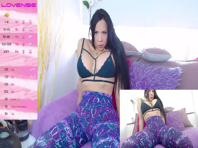 Live sex webcam photo for Moniquexxx #268729489