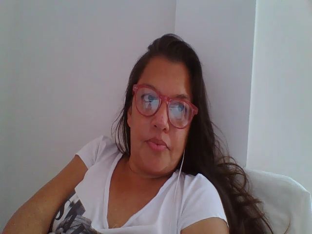 Live sex webcam photo for SweetLola01 #268729523