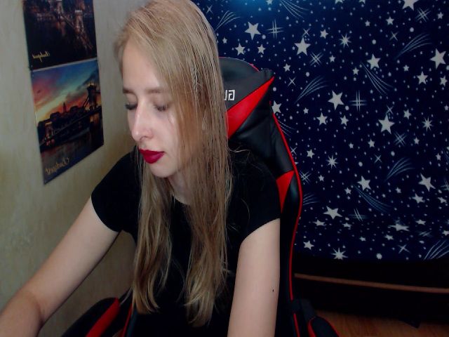 Live sex webcam photo for JessyGinger #268725962