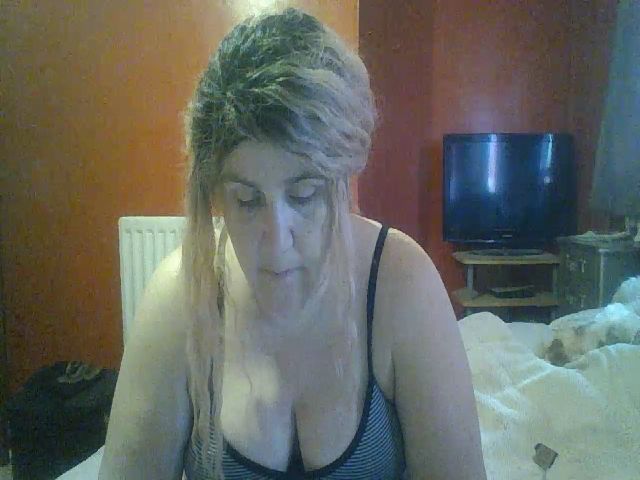 Live sex webcam photo for YUMMYMUMMY39 #268731591