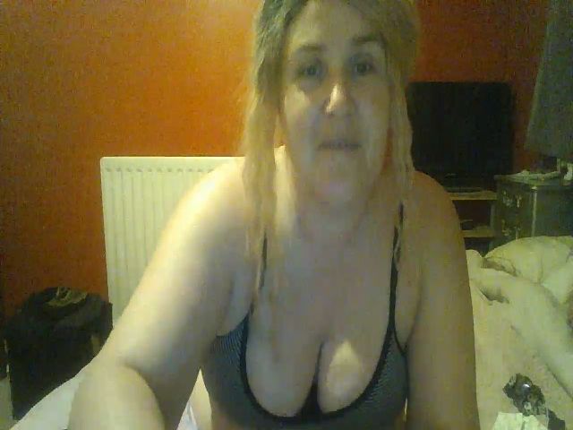 Live sex webcam photo for YUMMYMUMMY39 #268734949