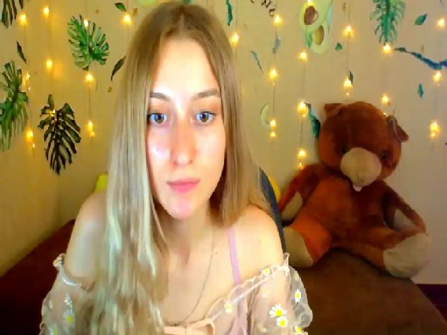 Live sex webcam photo for LinaRum__ #268725231