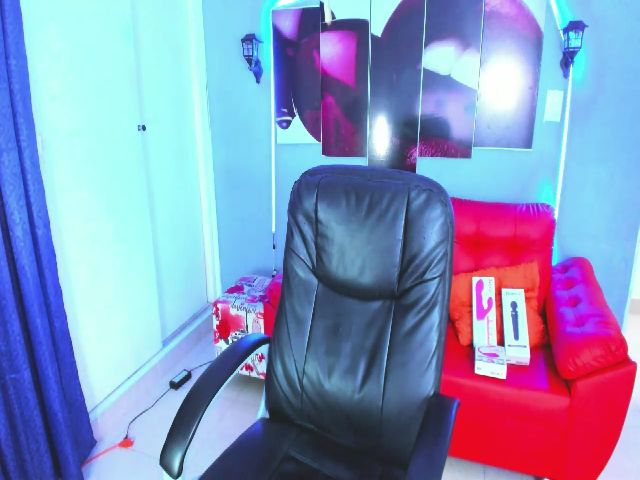 Live sex webcam photo for Anastasia_180 #268726318