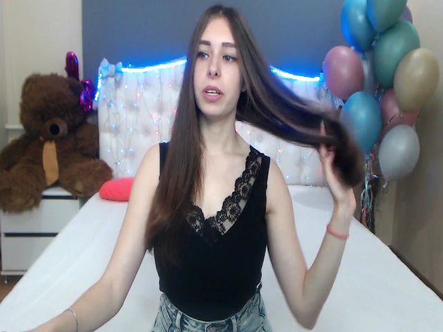 Live sex webcam photo for LindaJason #268725171