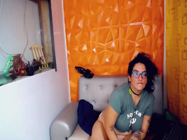 Live sex webcam photo for Sweet_latine #268733734