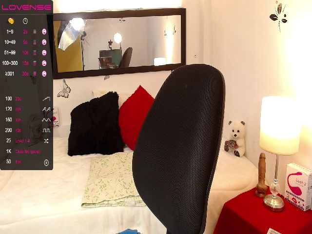 Live sex webcam photo for Juliannemore #268722261