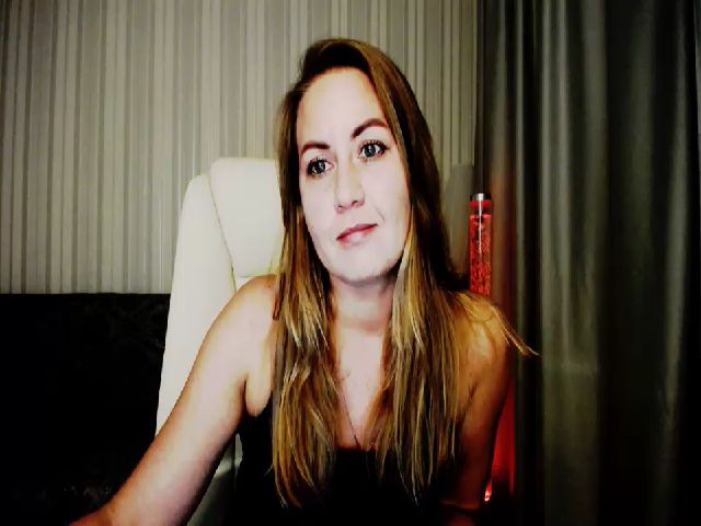 Live sex webcam photo for CintyCat #268730992