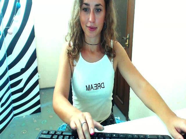 Live sex webcam photo for HeartGirl #268725856