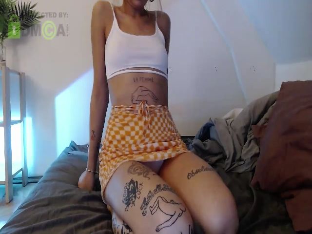 Live sex webcam photo for Sk8Gurl420 #268733432