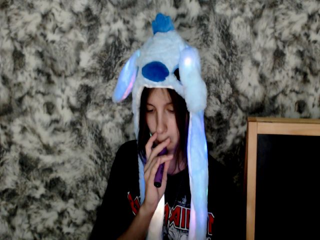 Live sex webcam photo for FoundError404 #268721324