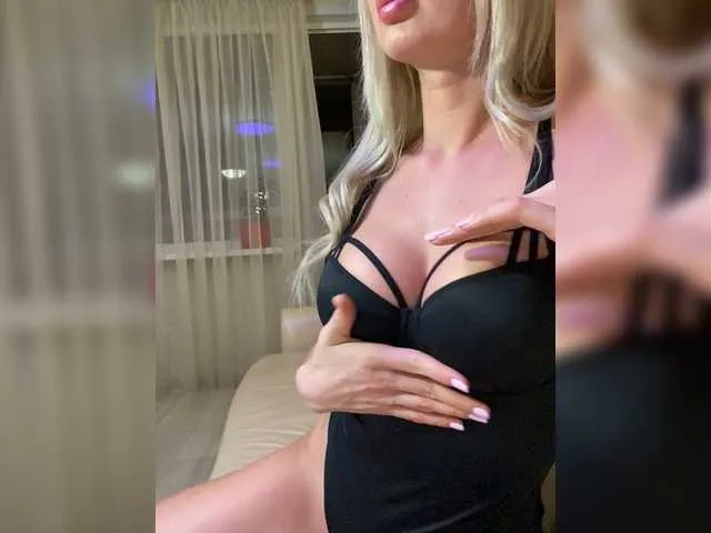 Live sex webcam photo for Mika-mikaa #268732408