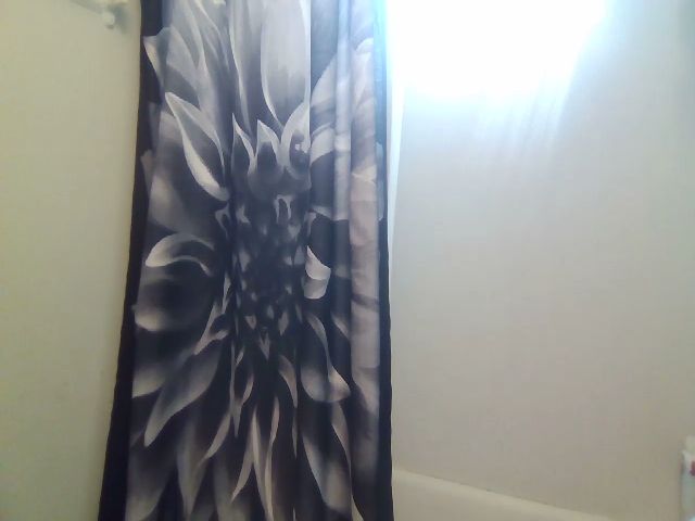 Live sex webcam photo for Weetziebabe #268730754