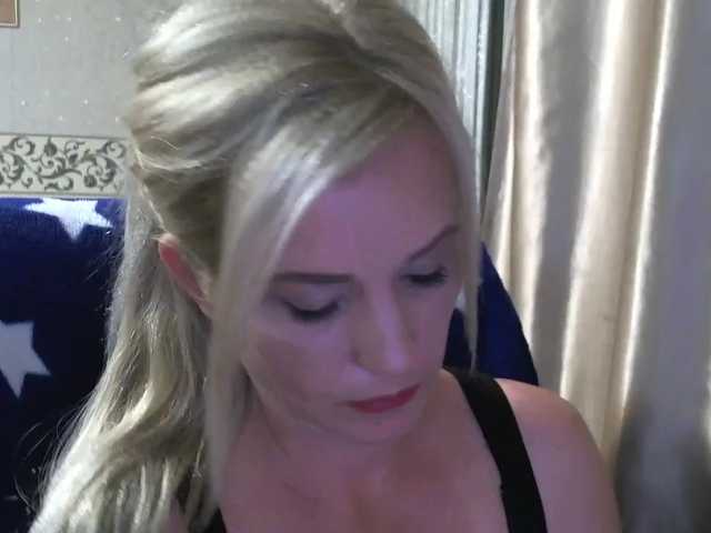 Live sex webcam photo for SmokingWoman #268719128