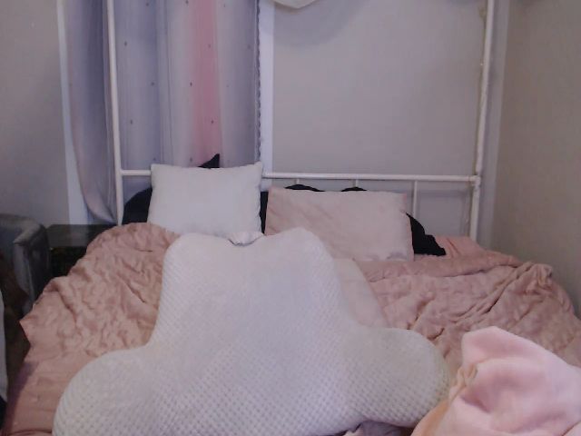 Live sex webcam photo for MissRhi #268721945