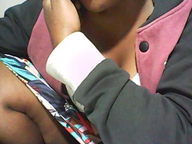 Live sex webcam photo for mybigass15 #268750373