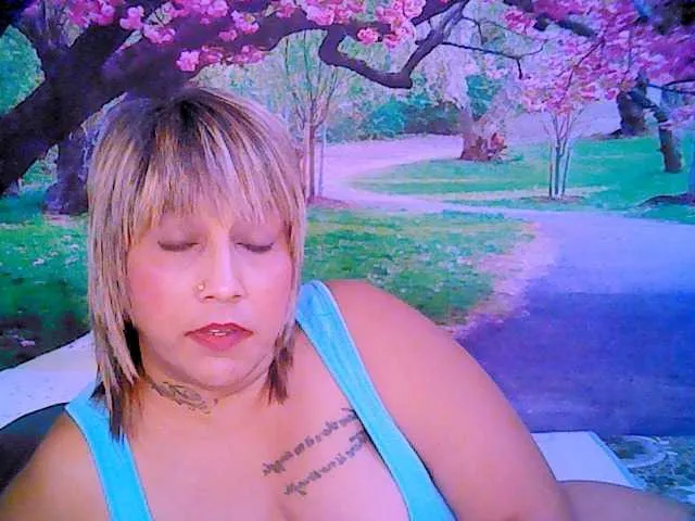 Live sex webcam photo for indianroxy #287933255