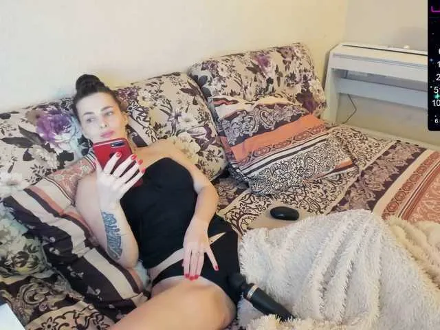 Live sex webcam photo for -Queen-Maria- #268748669