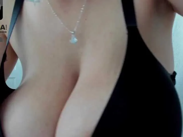 Live sex webcam photo for VanessaCroft #268740321