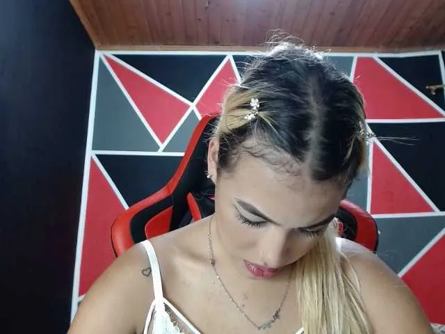 Live sex webcam photo for adri14-1 #268744526