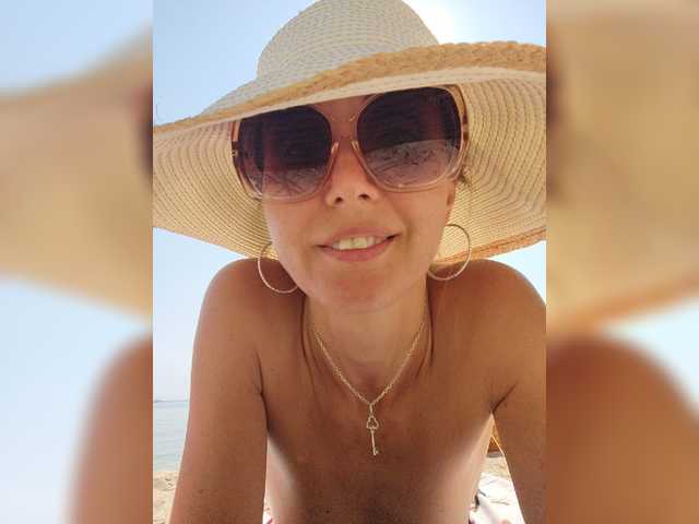 Live sex webcam photo for Aurora108 #288002767