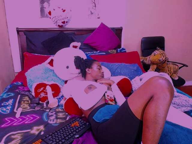 Live sex webcam photo for JahFoxy #268740769