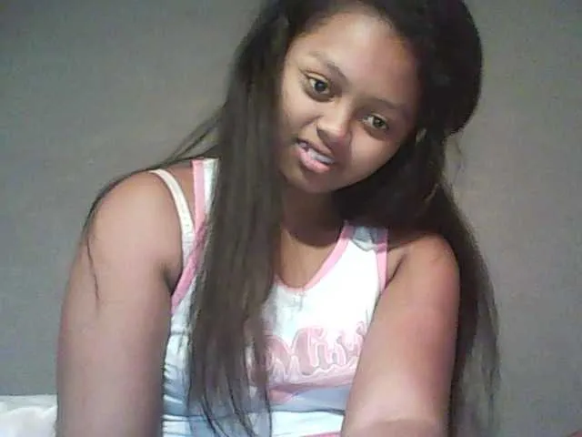 Live sex webcam photo for Mayah1 #268744486