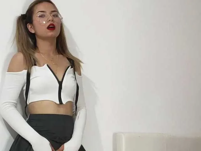 Live sex webcam photo for YOUNGCOUPLE20 #268736440