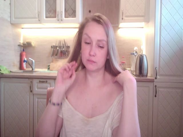 Live sex webcam photo for JaneGrey111 #268745457