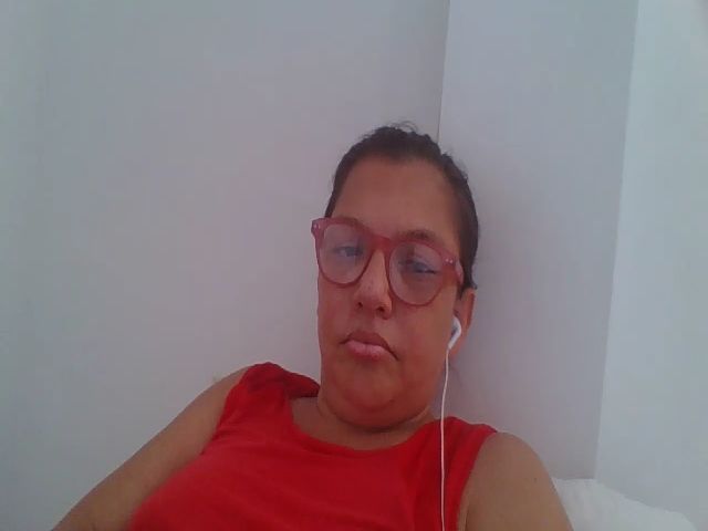 Live sex webcam photo for SweetLola01 #268747927