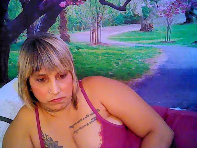 Live sex webcam photo for Roxyfoxy69 #268751514