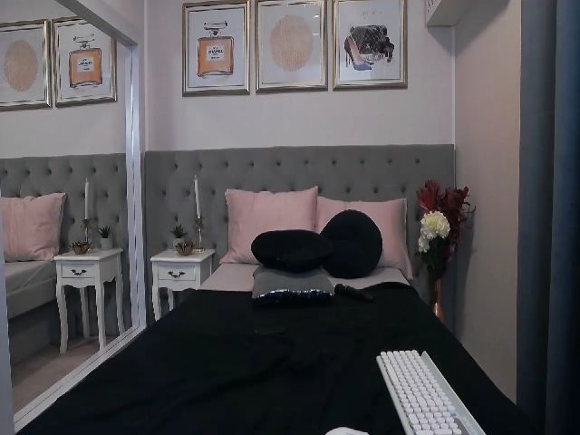 Live sex webcam photo for GracieCute #268739958