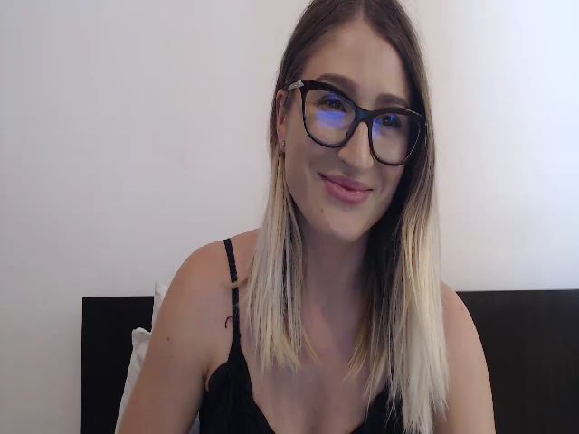 Live sex webcam photo for evellines91 #268745365