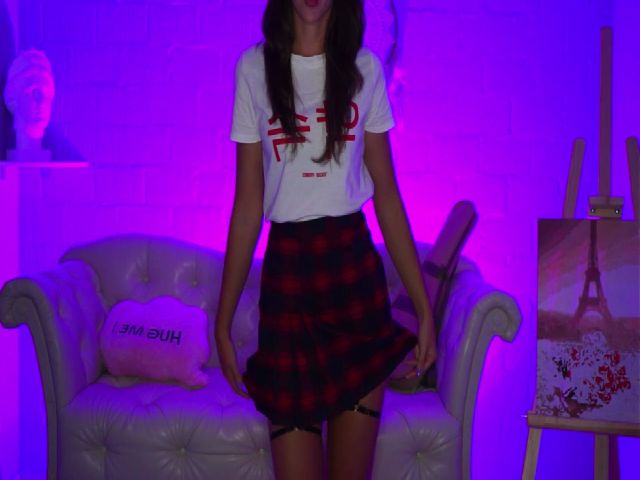 Live sex webcam photo for GloriaElmers #268745917