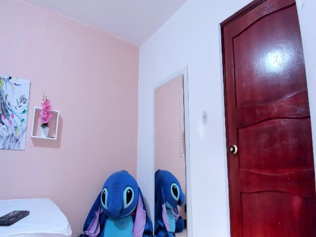 Live sex webcam photo for ZOE_CAT #268745393