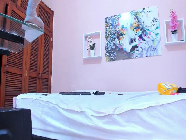 Live sex webcam photo for ZOE_CAT #268746911