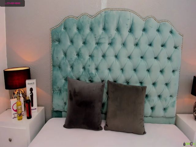 Live sex webcam photo for Esmeralda_R #268752068