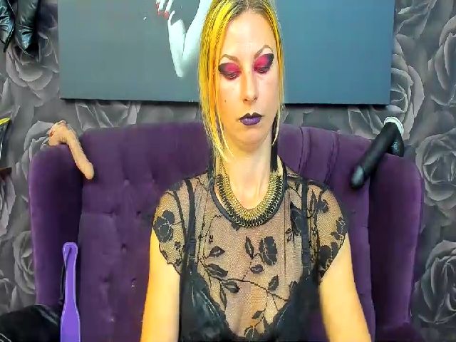 Live sex webcam photo for Miss_Georgia #268753589