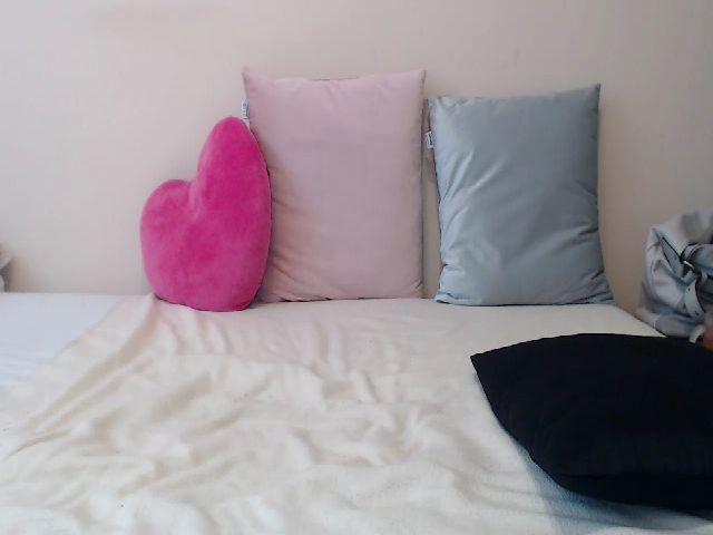 Live sex webcam photo for MissLola__ #268746470