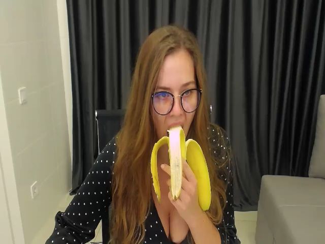 Live sex webcam photo for KellyKleine #268748149