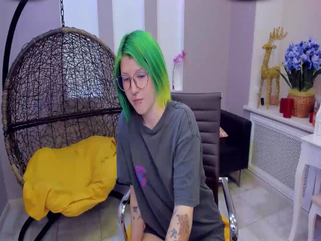 Live sex webcam photo for EllieSmile #268752710