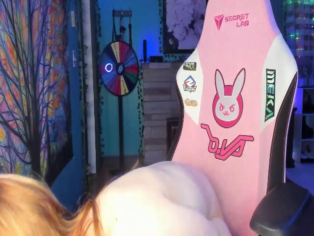 Live sex webcam photo for MapleMaya #268742771