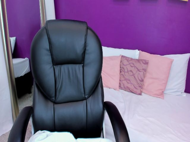 Live sex webcam photo for Shantall_v #268753550