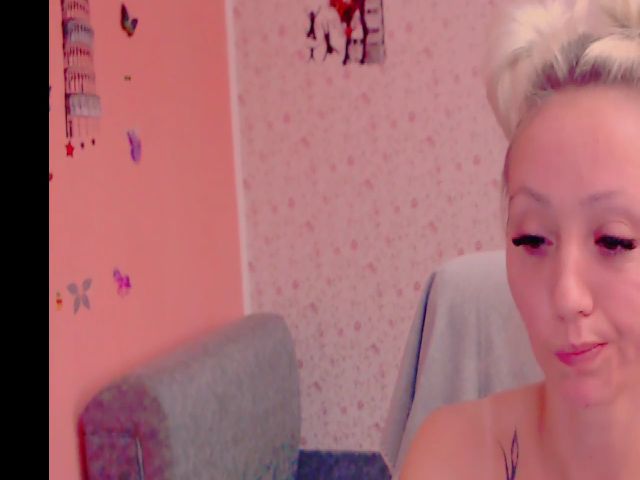 Live sex webcam photo for Blondedirty94 #268741111
