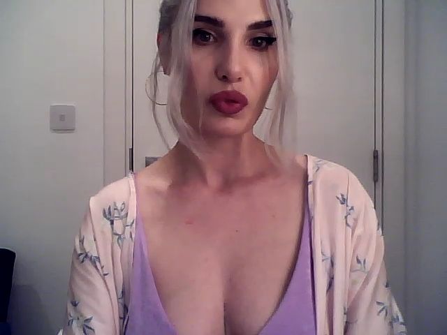 Live sex webcam photo for MiaK_ #268746177