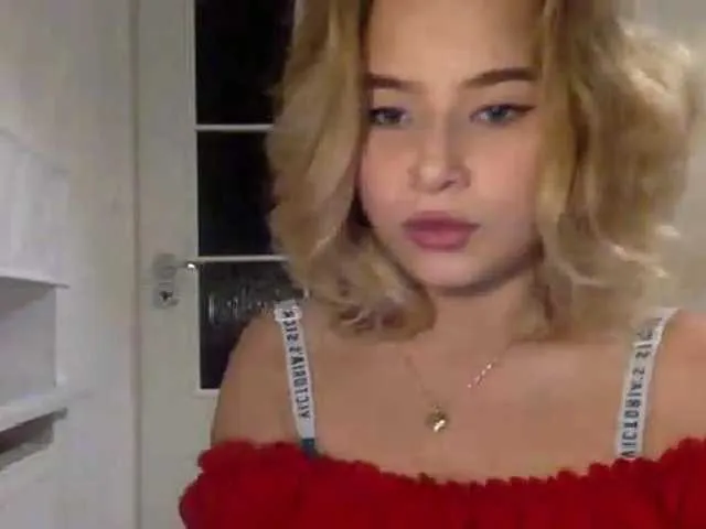 Live sex webcam photo for GraceXhoney #268749695