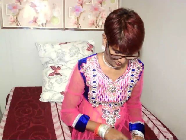 Live sex webcam photo for Indianmilf_4u #268748492