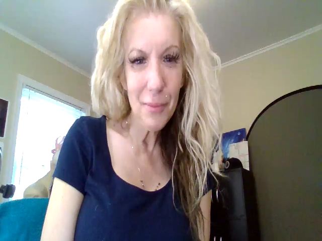 Live sex webcam photo for ElzaHh #268750584