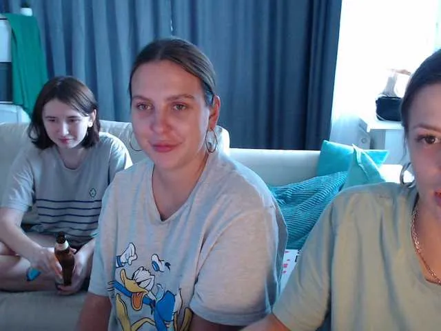 Live sex webcam photo for BugaGirls #268760122